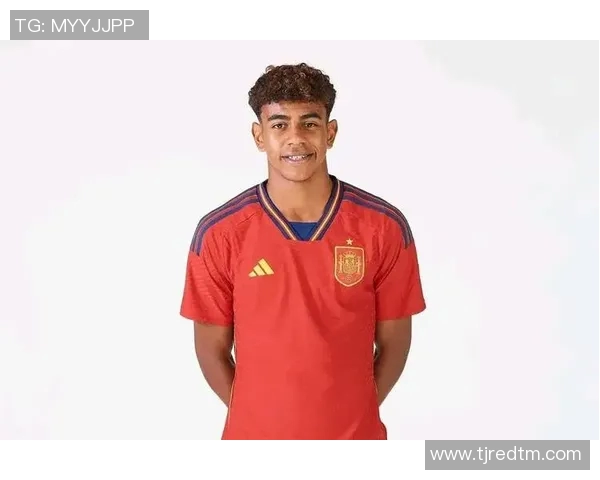 20年代足球球星头像女性艺术创作探索与历史风貌的融合 20年代足球球星头像女性艺术创作探索与历史风貌的融合